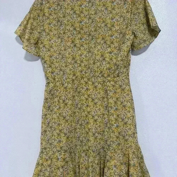 100. New BB DAKOTA STEVE MADDEN YELLOW FLORAL WRAP DRESS SZ M - Picture 4 of 7